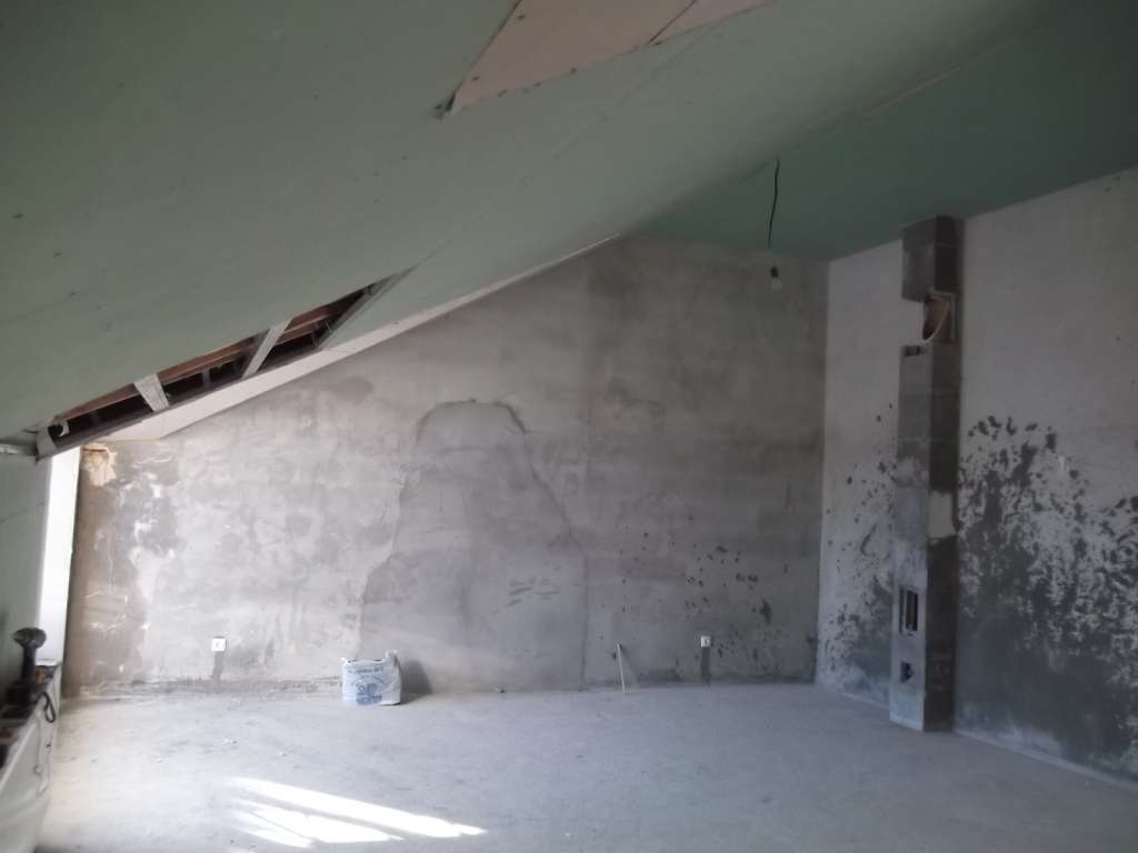 Другий поверх в однокімнатній квартирі або спальня на антресолі